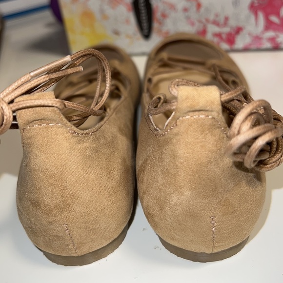 NIB CHINESE LAUNDRY Endless Summer Flat lace up - Picture 4 of 8